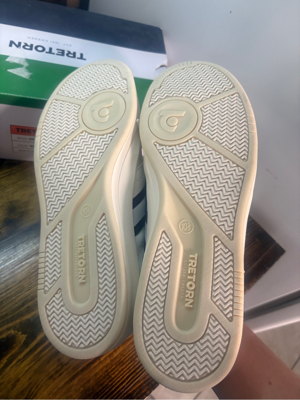 Tretorn Dennis White And Navy Sneakers Size 10.5 — image 5 of 5